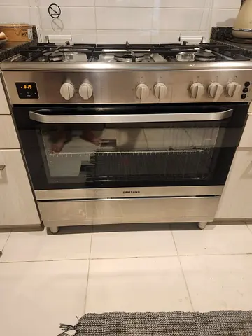 Samsung brand gas cooker 5 burner 90 / 60 cm