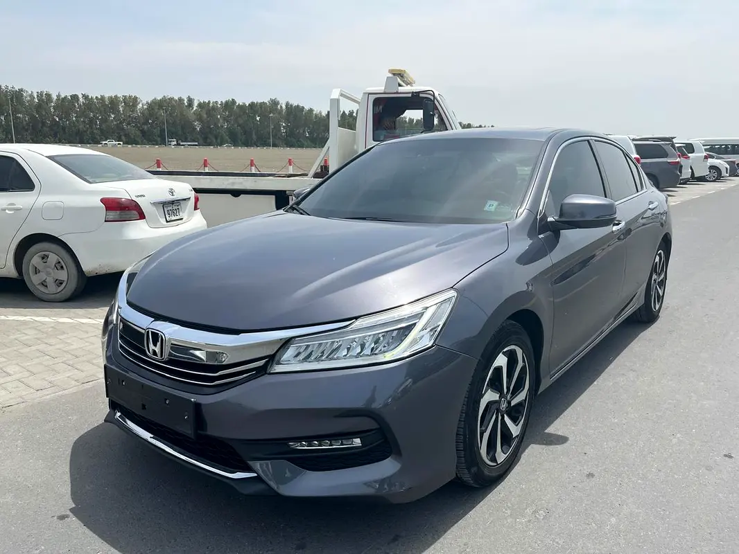 Honda Accord 2017 — photo 1 of 13