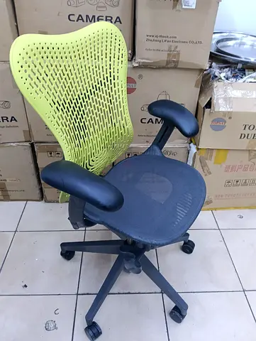 Selling herman miller mirra 2 chair.good condition only little use
