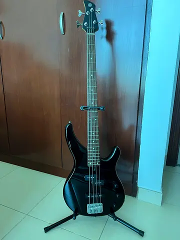 YAMAHA Bass Guitar + Amplifier and Stand