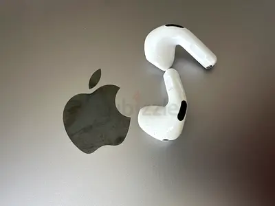 Apple AirPods 4 - (earbuds only)