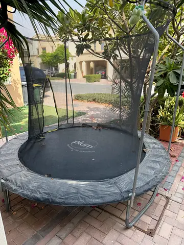 8ft Round Trampoline with Safety Net — Mint Condition. Barely used