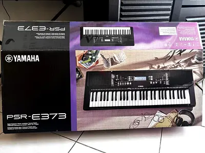 Yamaha PSR-E373 61-Key Portable Keyboard - Excellent Condition