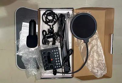 Complete USB Condenser Microphone Streaming Kit with Boom Arm, Pop Filter and Audio Interface