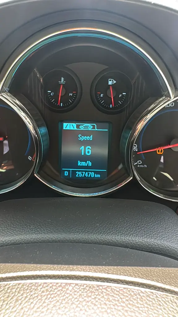 Chevrolet Cruze 2017 — photo 1 of 15