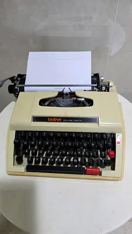 Vintage Brother Deluxe 750TR Manual Typewriter - Working Condition