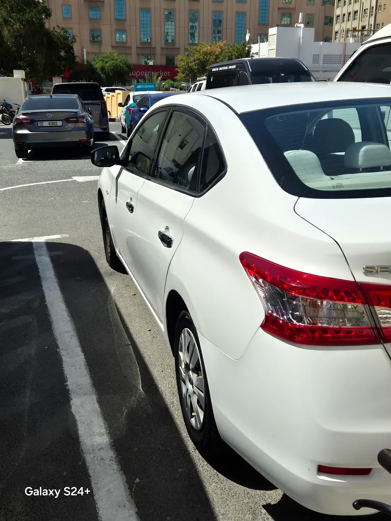 Nissan Sentra 2014 — photo 1 of 5