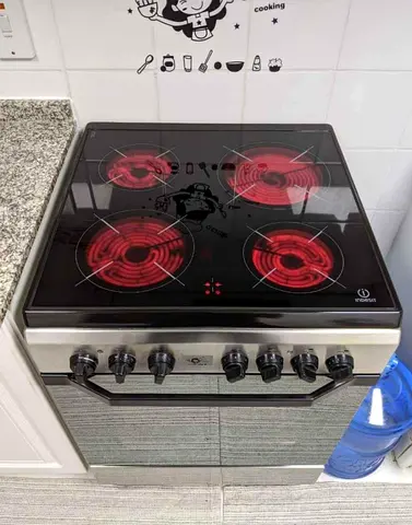 Indesite 4 burner electric ceramic cocker size 60cm