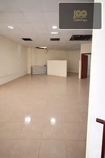 💠 Warehouse for Rent in Umm Al Thuoob – High Ceiling &amp; Great Value 💠