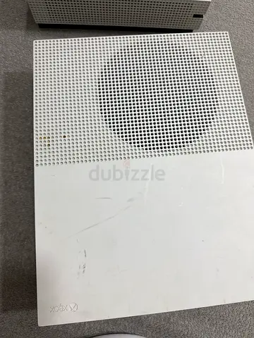 White Xbox One S console (used) - Good working condition