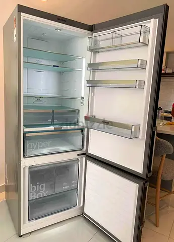 Siemens latest model bottom freezer refrigerator with digital touch timer control system by sdaz