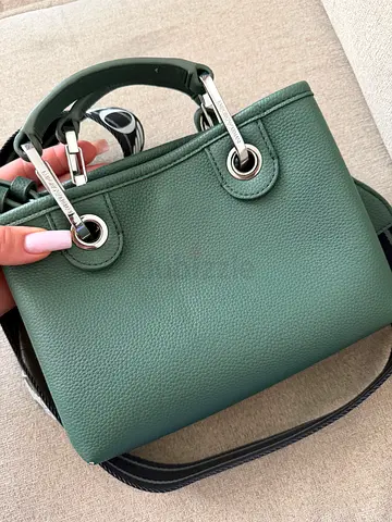 Green leather shoulder bag with removable strap