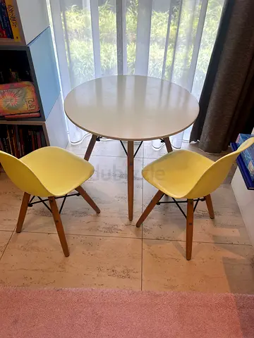Kids round dining/play table with two modern yellow chairs