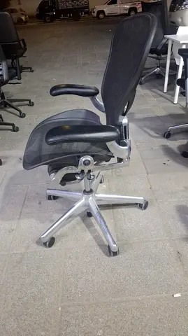 Herman Miller Aeron Chair – Size B (Medium)