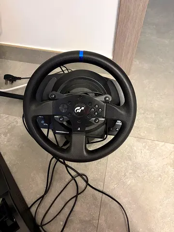 gaming steering wheel Thrust master t300 rs