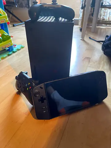 Xbox series X Forza Horizon with 2 controllers and a dock + Lenovo legion go pc and screen protector