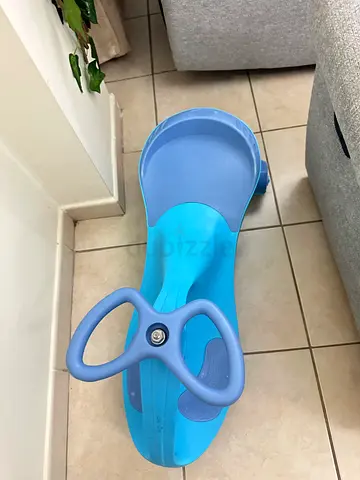 Blue plastic wiggle ride-on car for toddlers – good condition
