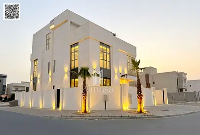 For sale: Villa directly from the owner, with international specifications and an amazing price. Du