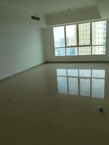 شقه فاخر موقع متميز قريب من جميع الخدمات مساحه واسعه