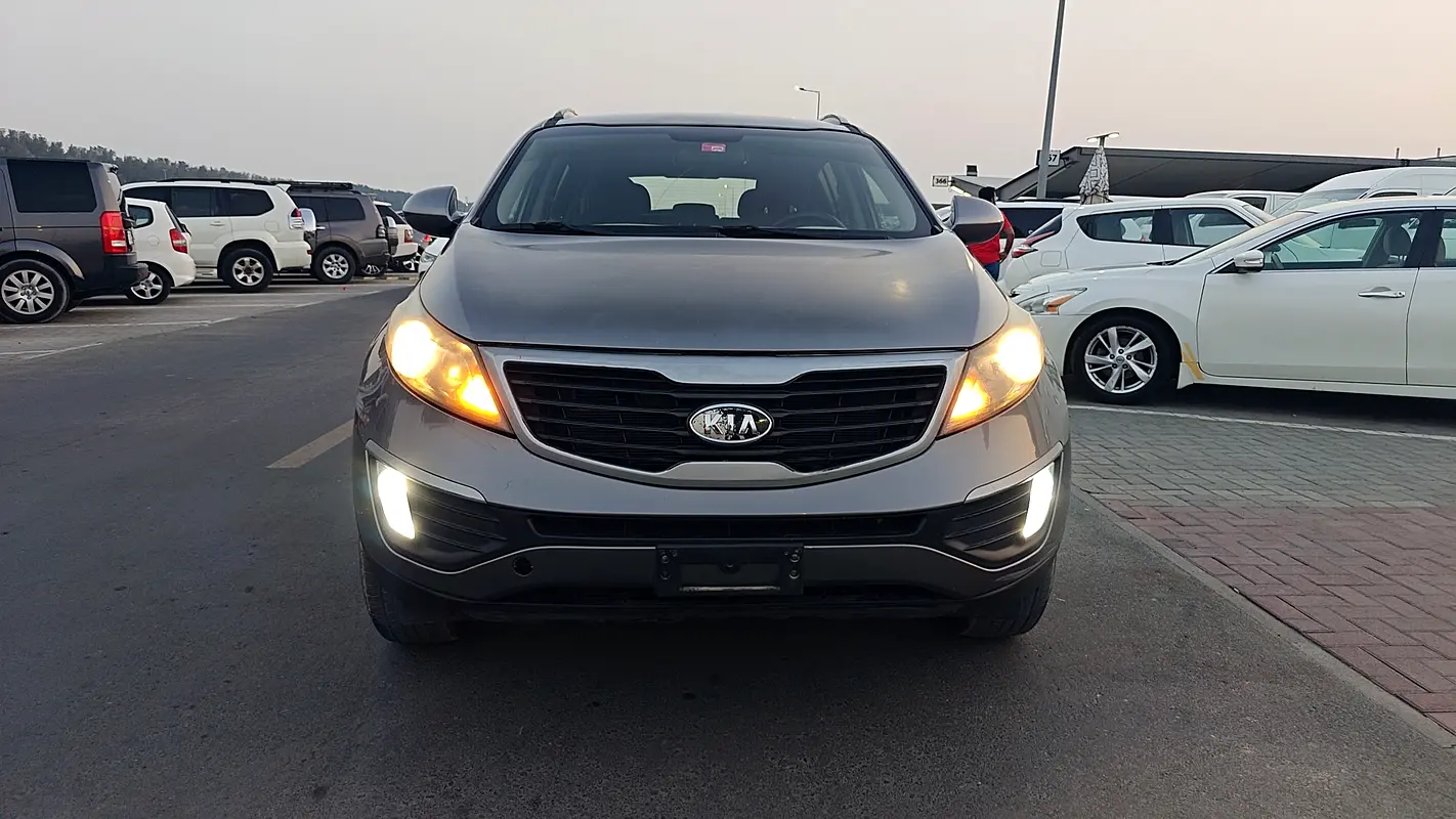 Kia Sportage 2012 — photo 1 of 19