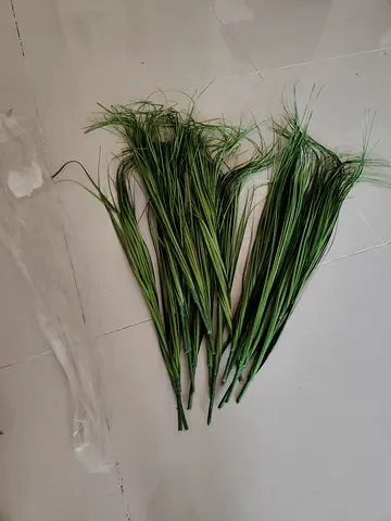 15 green pieces of artificial grass Aed 10
