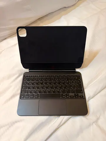 Apple Magic Keyboard 11 inch ( Ipad Pro M4 and M5)