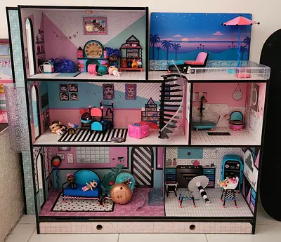 Large Multi-Level LOL Dollhouse with Furniture and Dolls