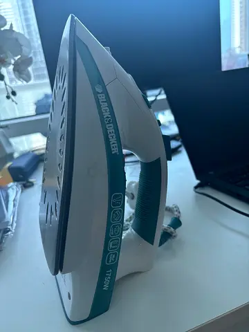 Black  Decker 1750W Steam Iron - Good Working Condition