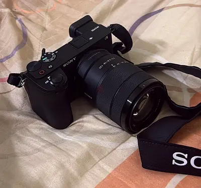 SonyAlpha MirrorlessCamera with 18-135mm Lens (onemonth only used 2yearwarranty)free 64gbcard  bag