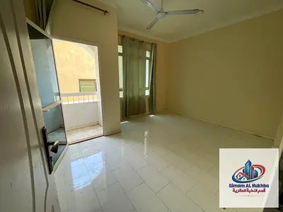 غرفتين وصالة للإيجار في النباعة مع بلكونة تكييف وغاز مركزي تشطيب مرتب قريب لولو ونستو والمدينة الإيجار 30 ألف تأمين شيك