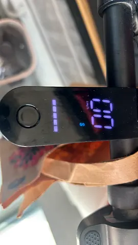 Electric scooter (working display) - lightweight commuter e-scooter