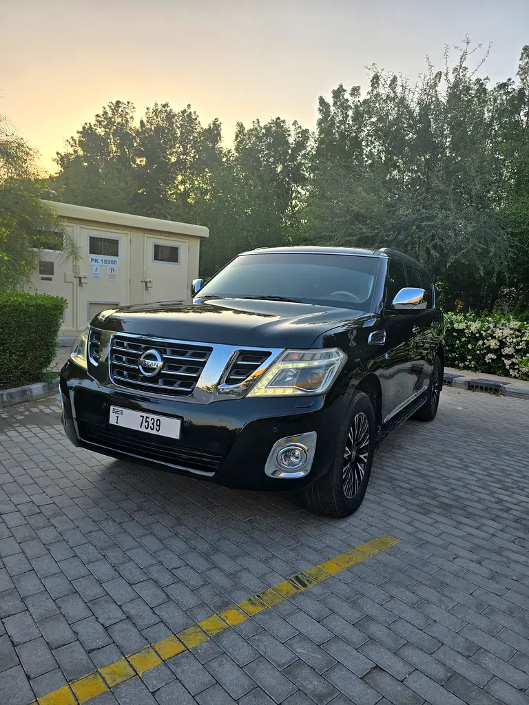 Nissan Patrol 2016 — photo 1 of 17