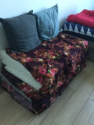 2 Single mattress and floral bedsheet - great condition