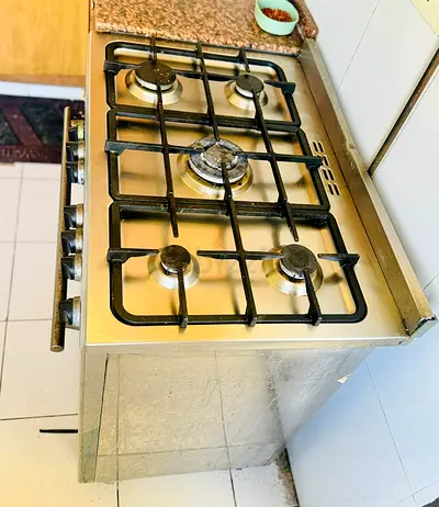 Used 4-Burner Stainless Steel Gas Cooker / Oven - Good Working Condition