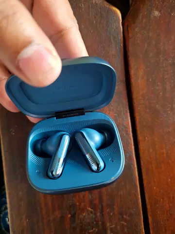 JBL live beam 3 earbuds