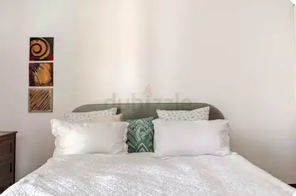 King size IKEA VADHEIM + VATNESTROM mattress:for 1500 aed only! Original price 6200