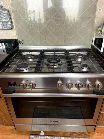 Bosch latest model series 8 5 burner gass/electric top gass oven electric dual fan cooking range 90c