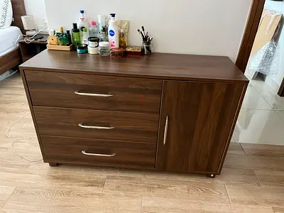 4 drawer dresser - wooden - excellent condition and wall mirror