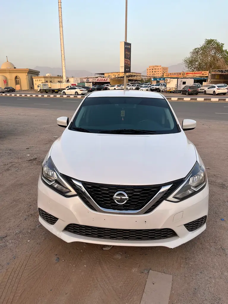 Nissan Sentra 2017 — photo 1 of 9