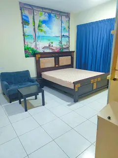HALL BEDROOM WITH SEPARATE WASHROOM AVAILABLE FOR FAMILY, SINGLE WORKING FEMALES