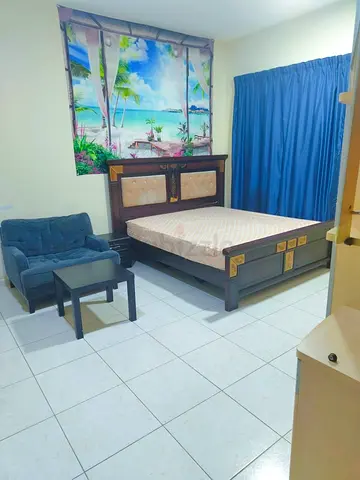 HALL BEDROOM WITH SEPARATE WASHROOM AVAILABLE FOR FAMILY, SINGLE WORKING FEMALES
