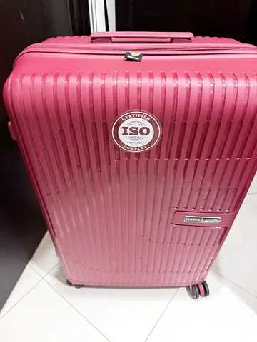 Large maroon hard-shell roller luggage suitcase - best condition— NEW with tag