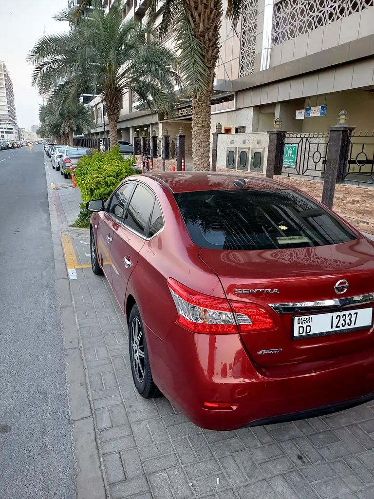 Nissan Sentra 2017 — photo 1 of 7