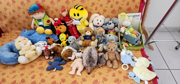 Lot of mixed stuffed animals and plush toys - variety of sizes, good condition