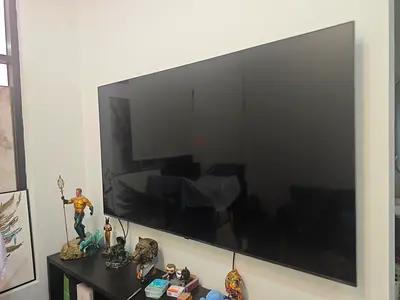86 inches Wall-mounted LG QNED TV in Excellent Condition