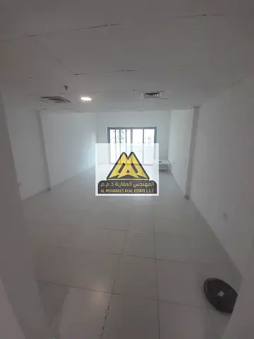 فرصة مميزة للإيجار السنوي في أبراج الفالكون بمنطقة الراشدية بعجمان، استوديو بمواصفات جيدة وموقع حيوي قريب من جميع الخدمات، مناسب للسكن الفردي أو الزوج