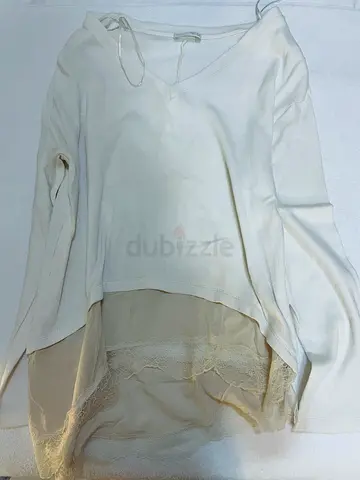 White V-neck layered long-sleeve top with lace hem