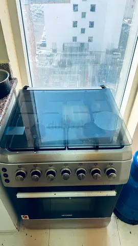 Cooking stove with oven