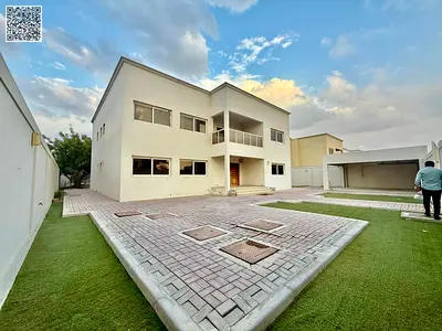 Huge Yard / Master Bedroom / Prime Location
