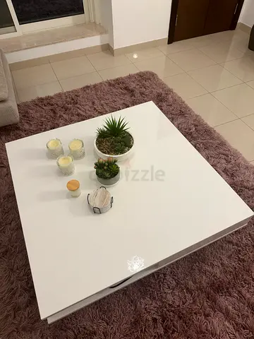 SPANISH OWNED - COFFEE TABLE - EXCELLENT CONDITION
